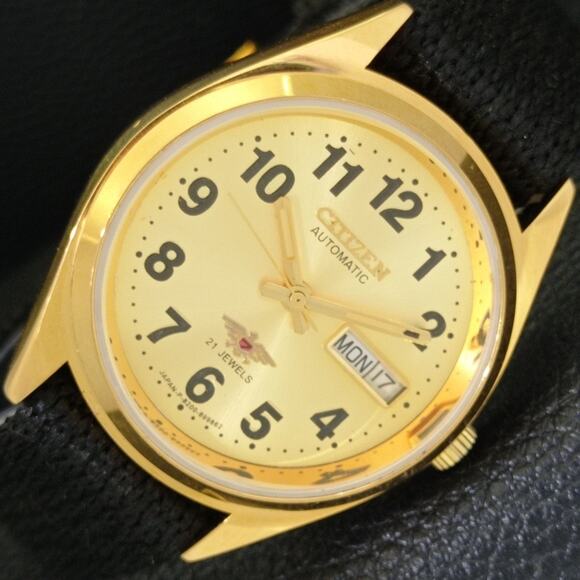 Vintage 1986 Citizen Automatic Mens Gold Watch W/daydate & Black accents